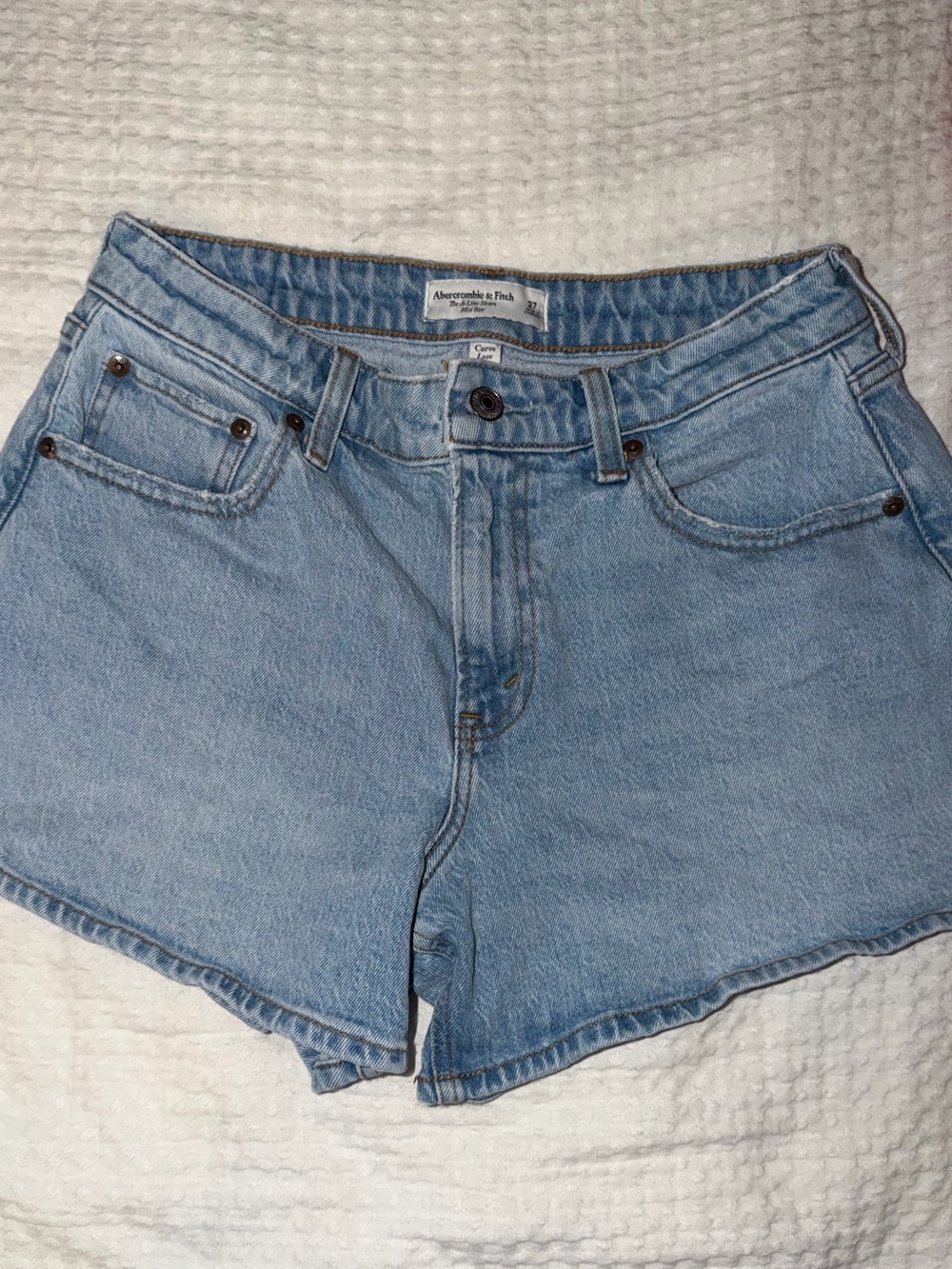 Abercrombie & Fitch Curve Love A-Line mid rise shorts